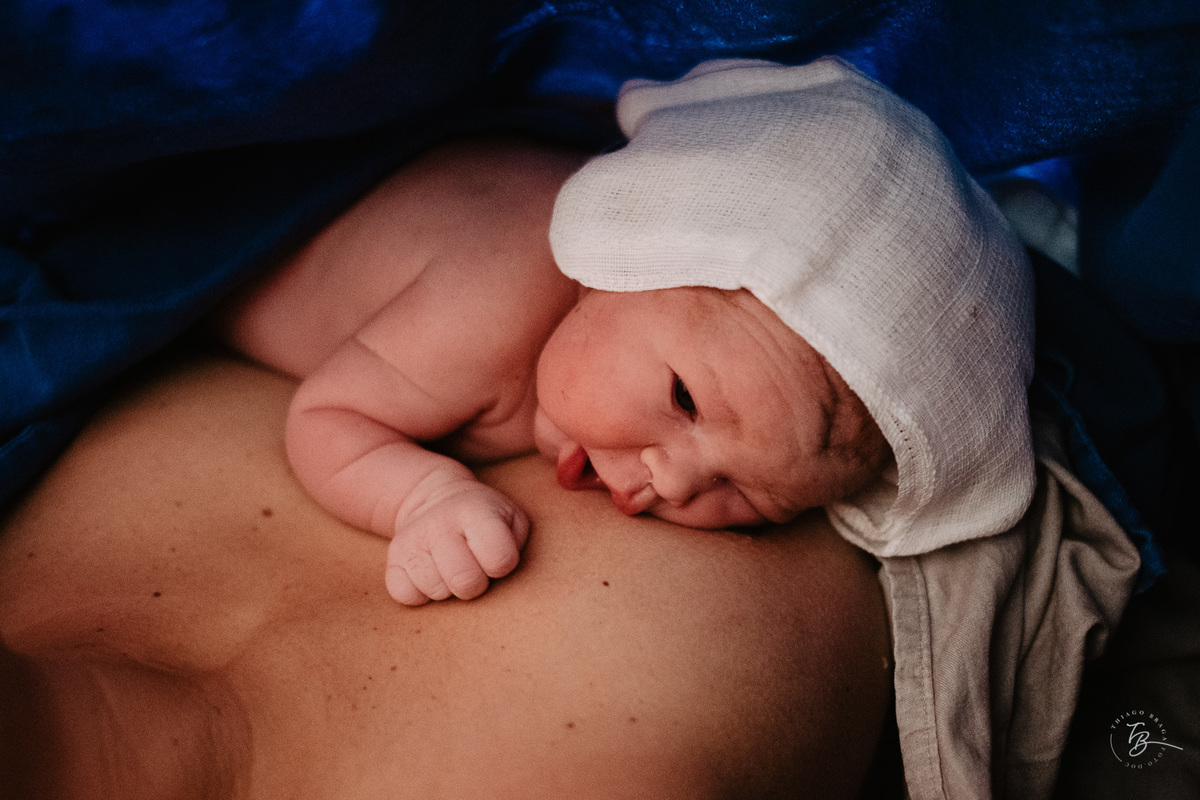 cesárea humanizada na maternidade ilha em Florianópolis por Thiago Braga