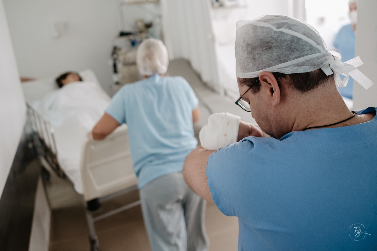 cesárea humanizada na maternidade ilha em Florianópolis por Thiago Braga