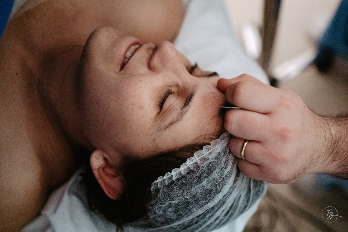 cesárea humanizada na maternidade ilha em Florianópolis por Thiago Braga