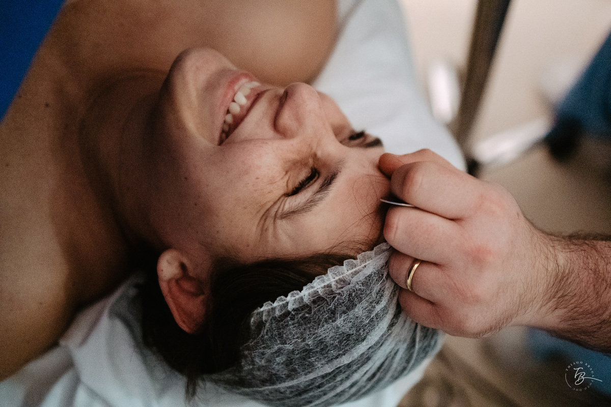cesárea humanizada na maternidade ilha em Florianópolis por Thiago Braga