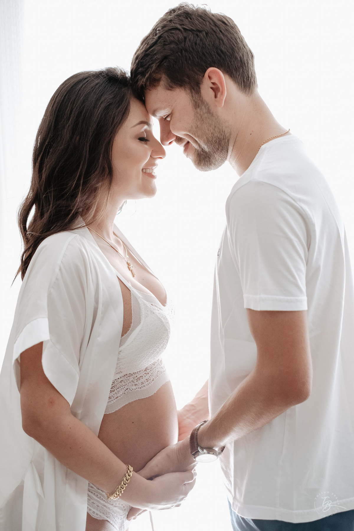 Fotos de gestante em casa e na praia dos ingleses em Florianópolis