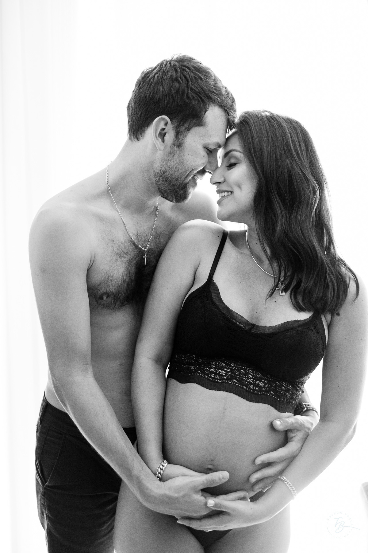 Fotos de gestante em casa e na praia dos ingleses em Florianópolis