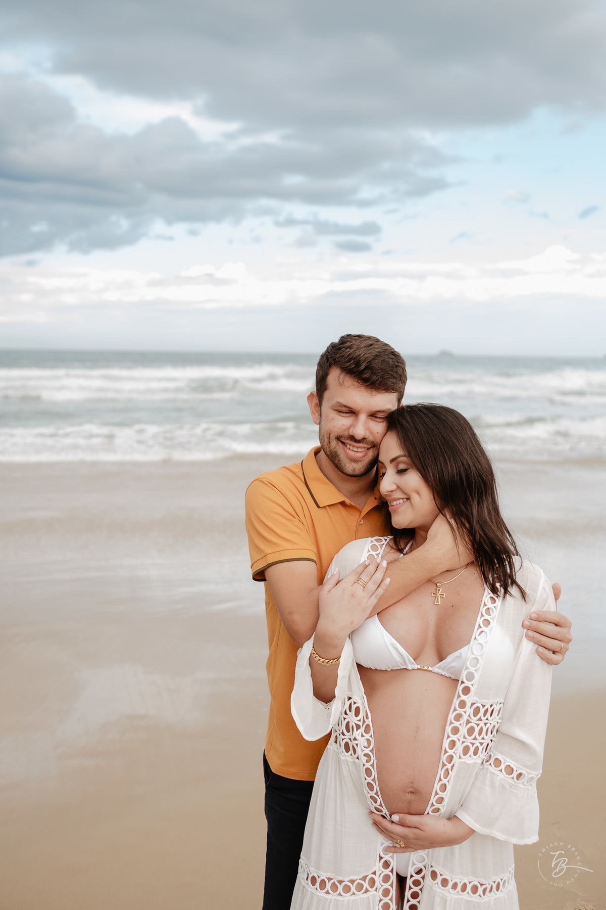 Fotos de gestante em casa e na praia dos ingleses em Florianópolis
