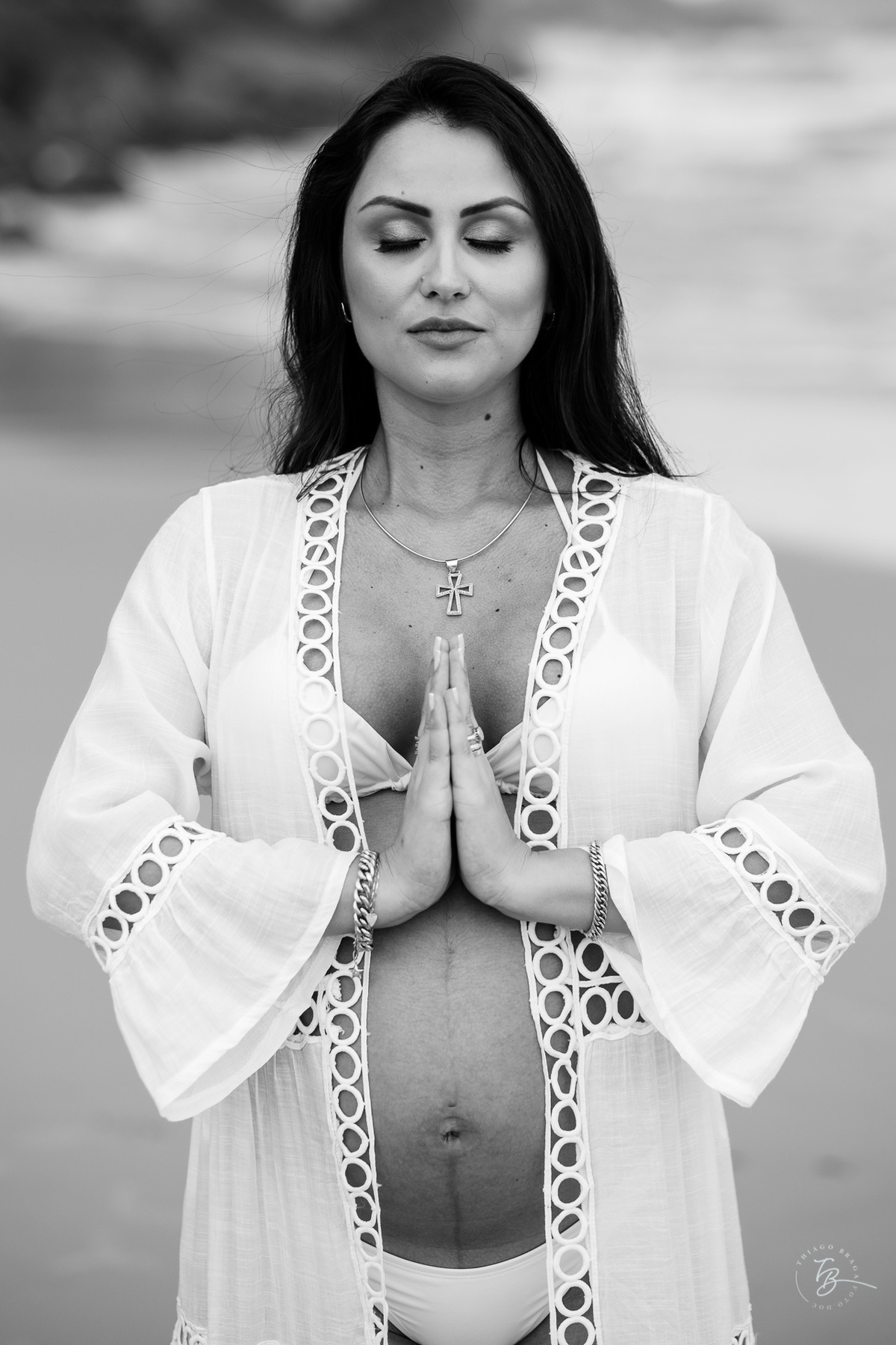 Fotos de gestante em casa e na praia dos ingleses em Florianópolis