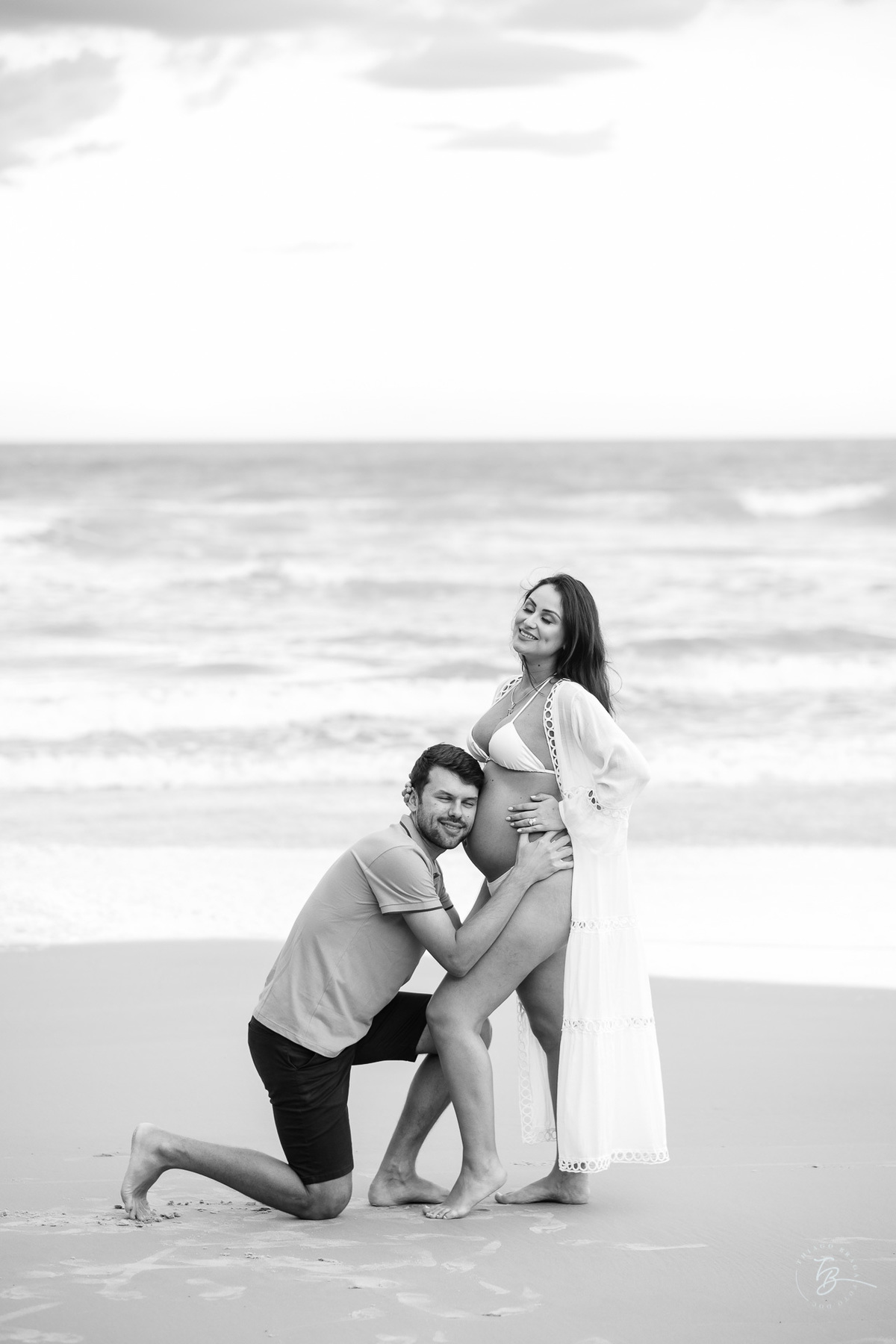 Fotos de gestante em casa e na praia dos ingleses em Florianópolis