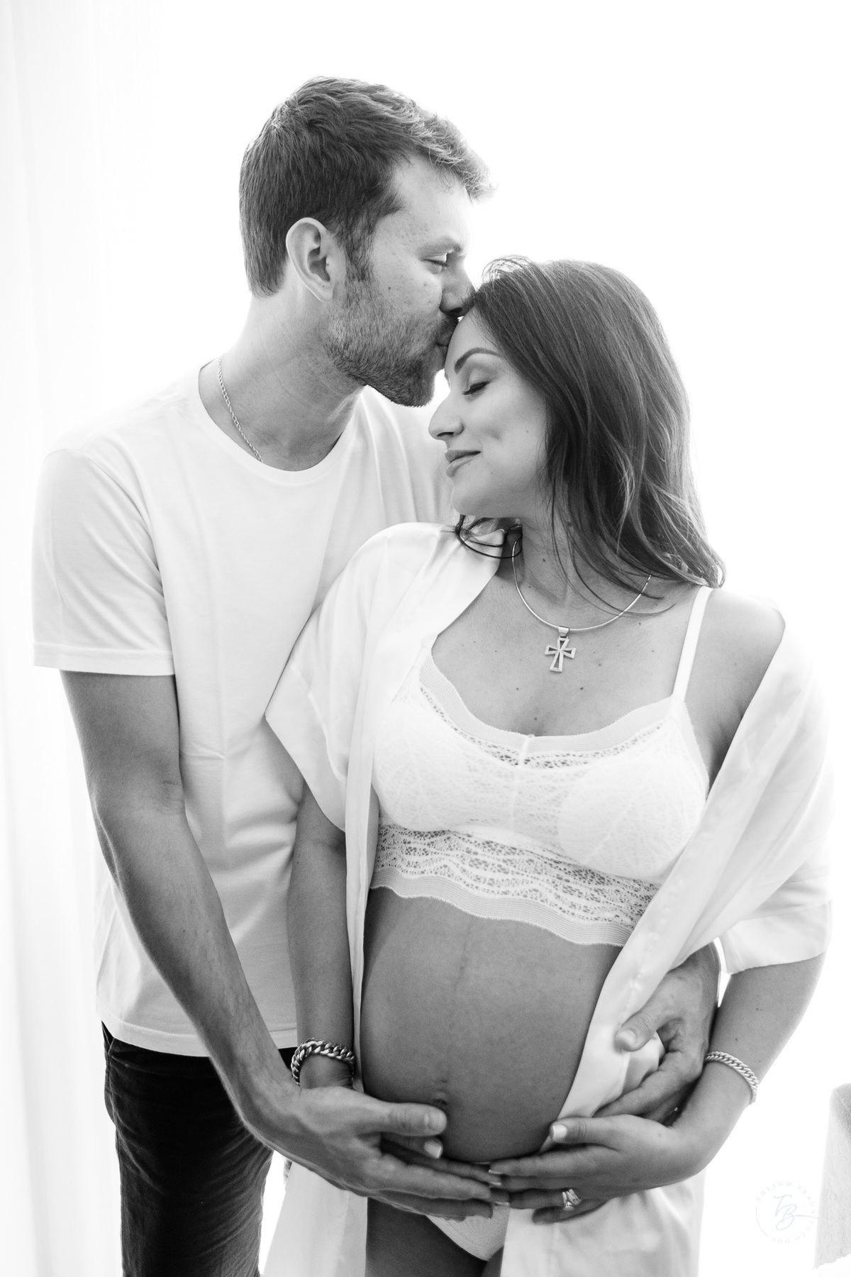 Fotos de gestante em casa e na praia dos ingleses em Florianópolis