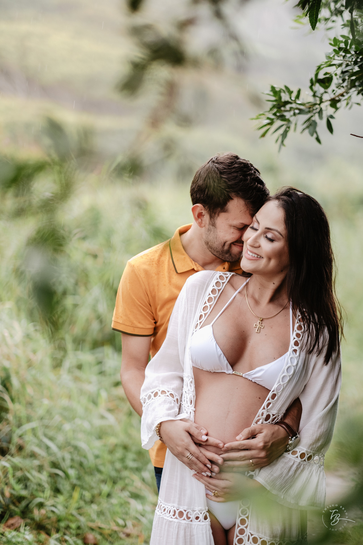 Fotos de gestante em casa e na praia dos ingleses em Florianópolis