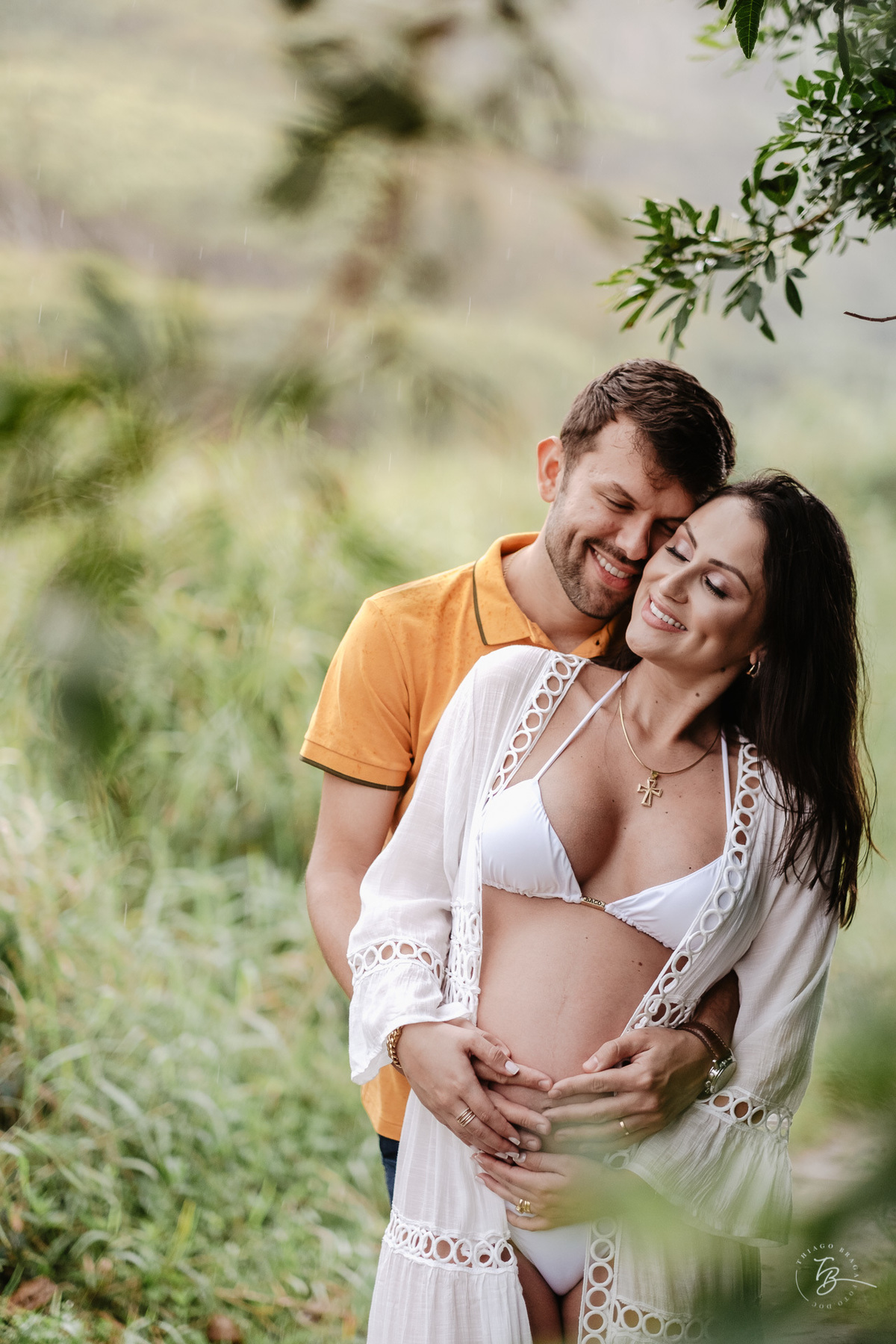 Fotos de gestante em casa e na praia dos ingleses em Florianópolis