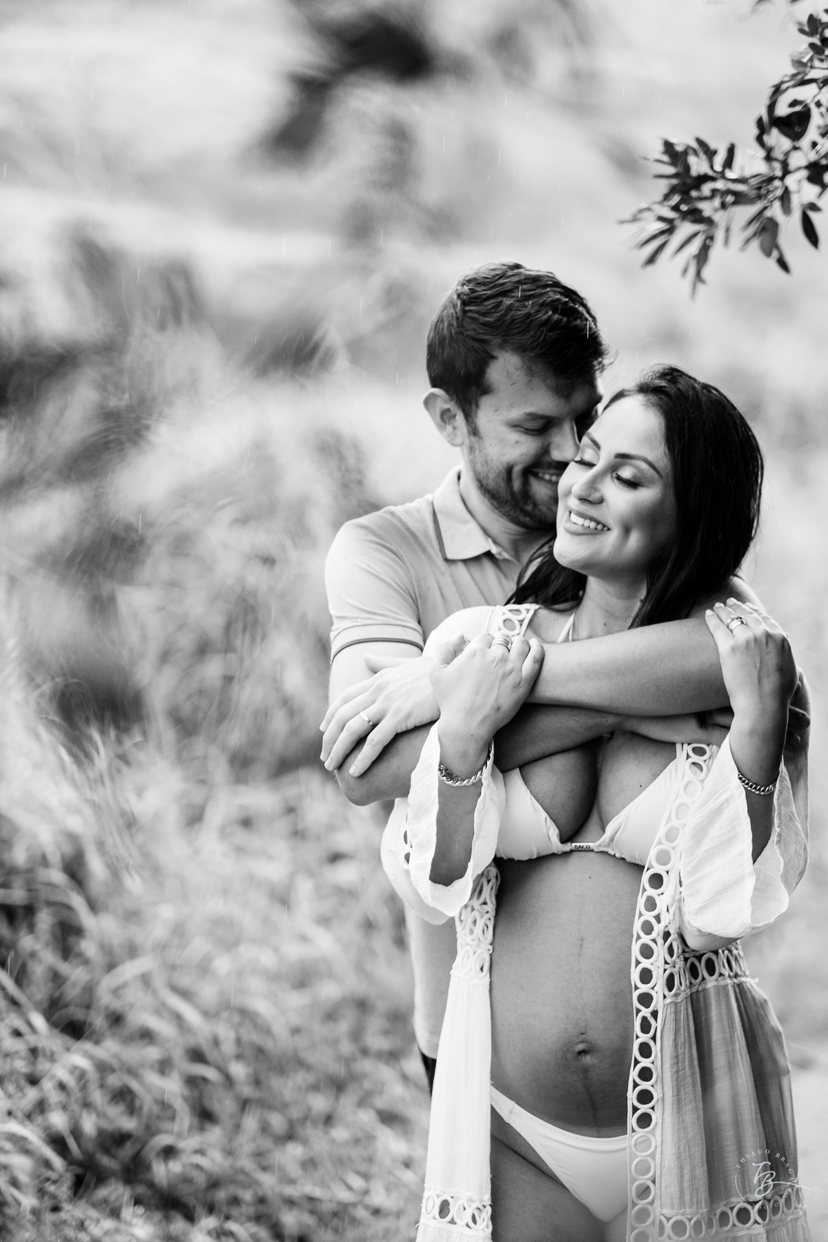 Fotos de gestante em casa e na praia dos ingleses em Florianópolis