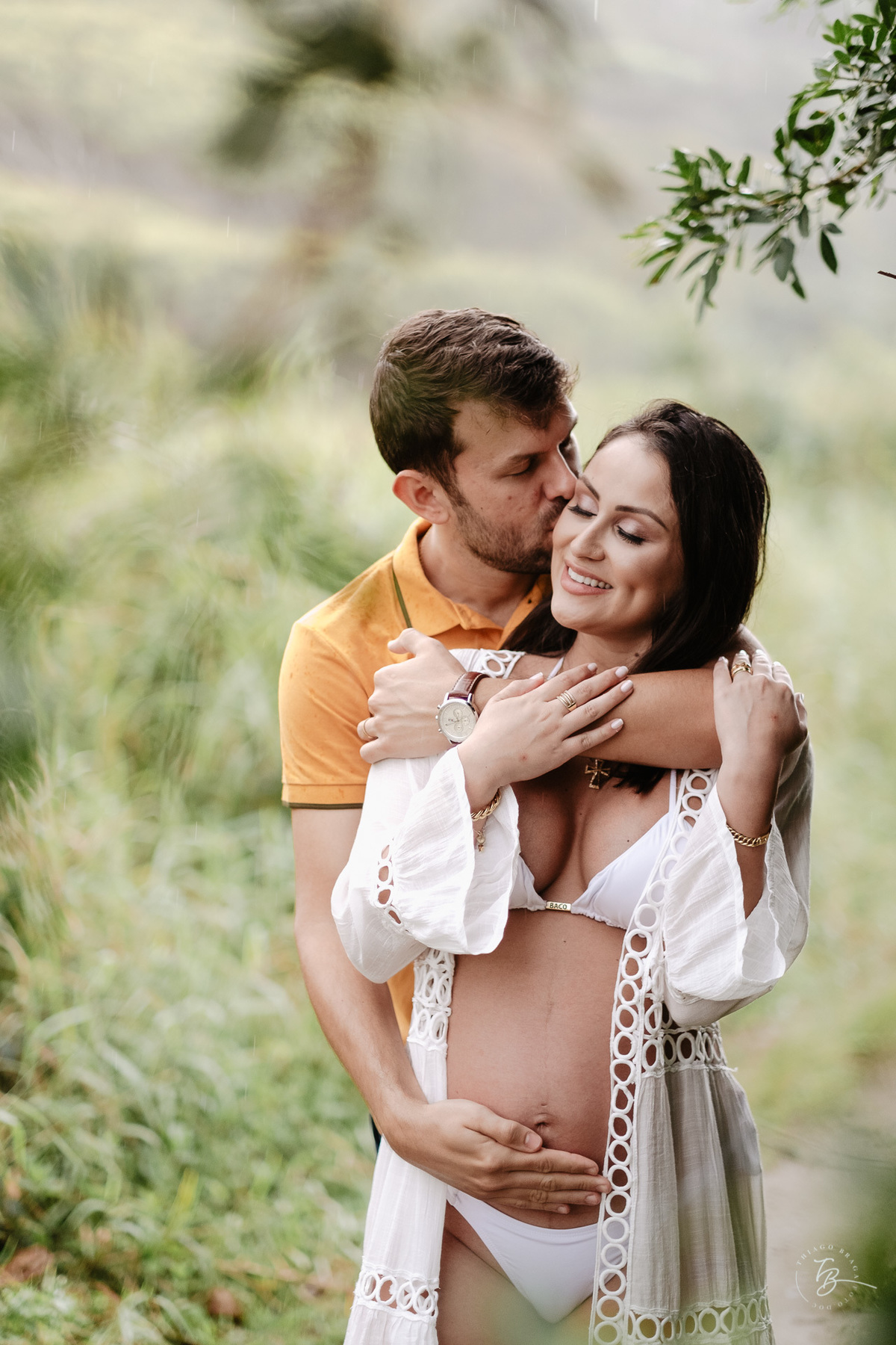 Fotos de gestante em casa e na praia dos ingleses em Florianópolis