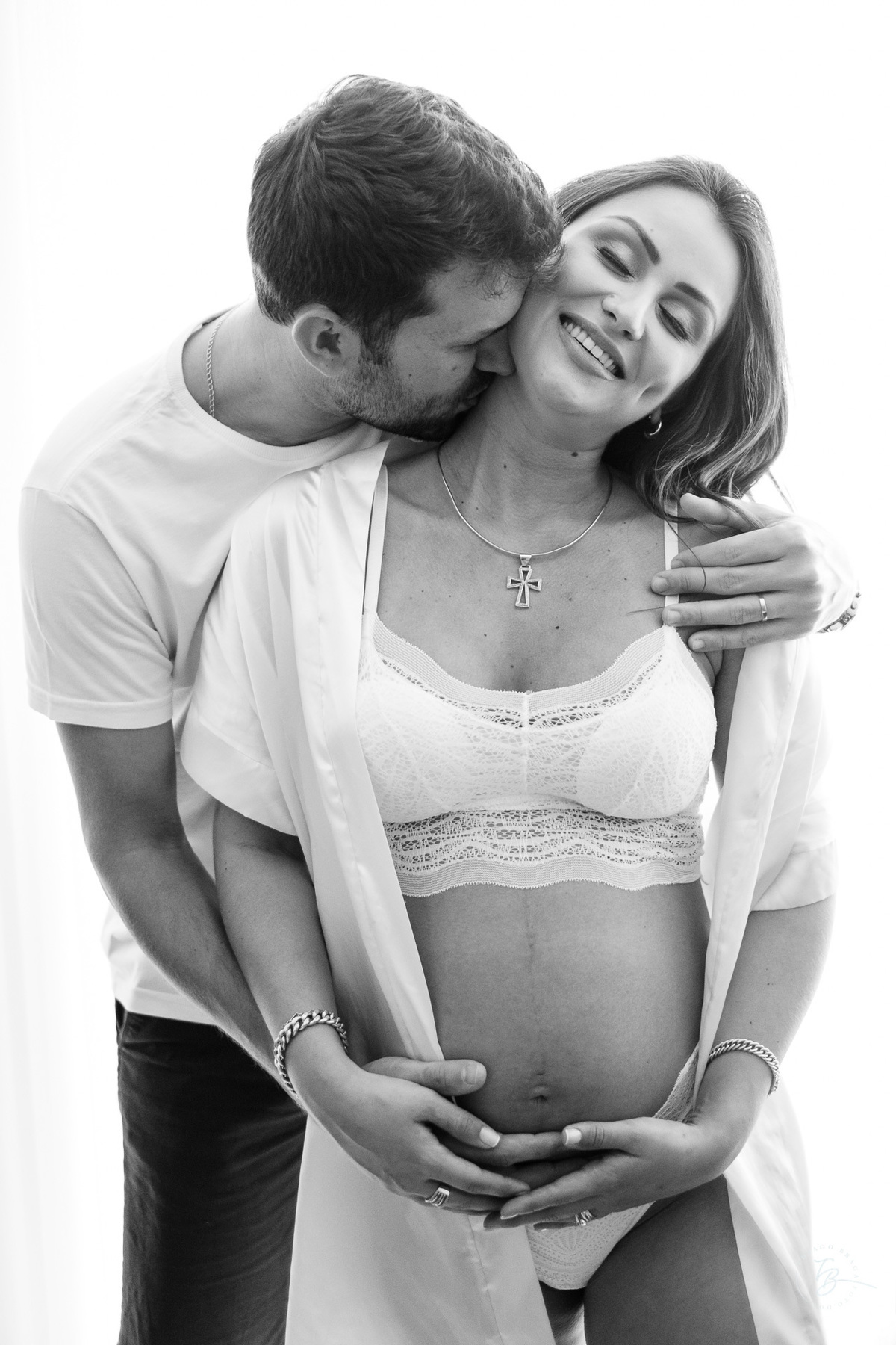 Fotos de gestante em casa e na praia dos ingleses em Florianópolis