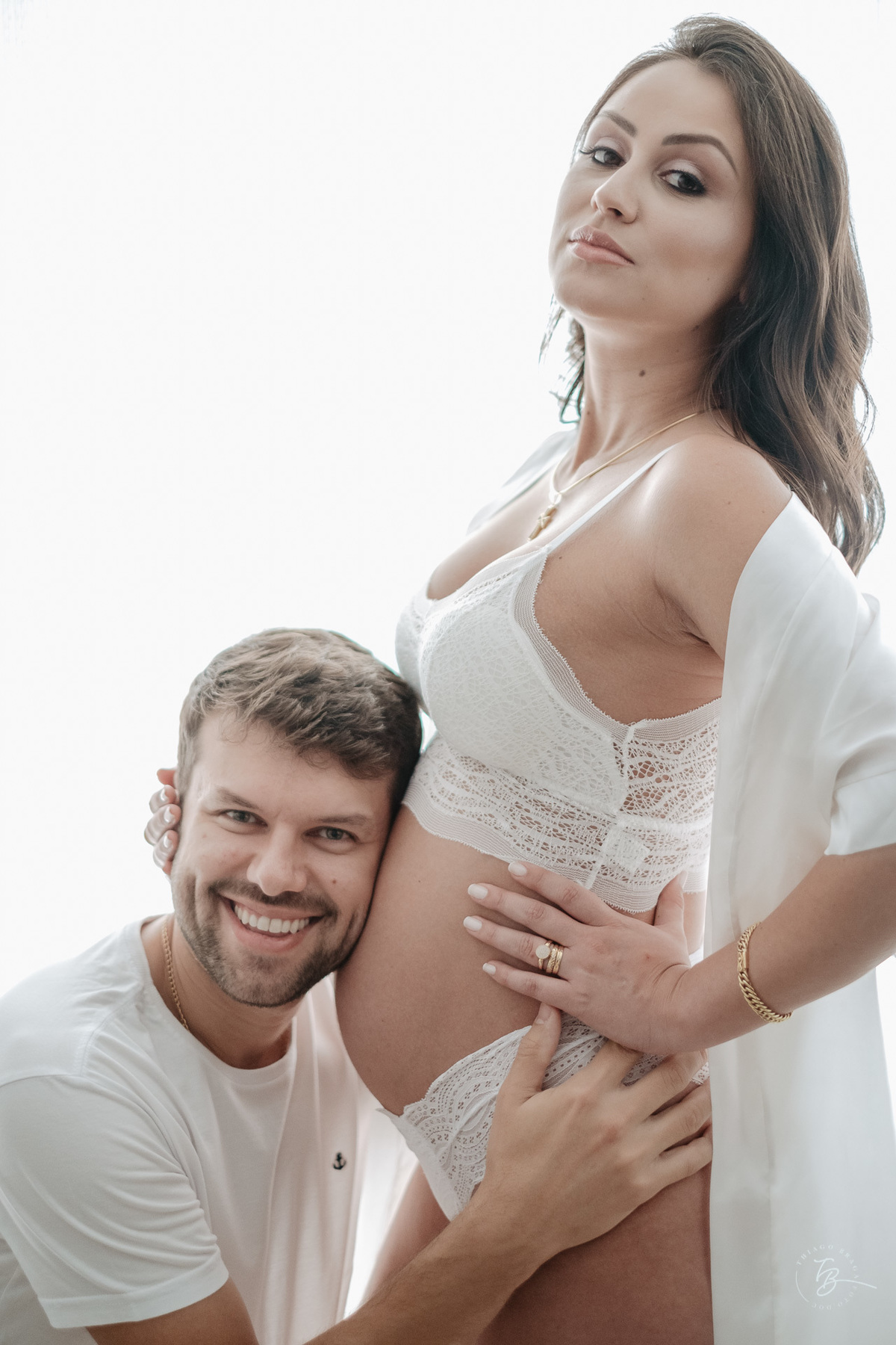 Fotos de gestante em casa e na praia dos ingleses em Florianópolis