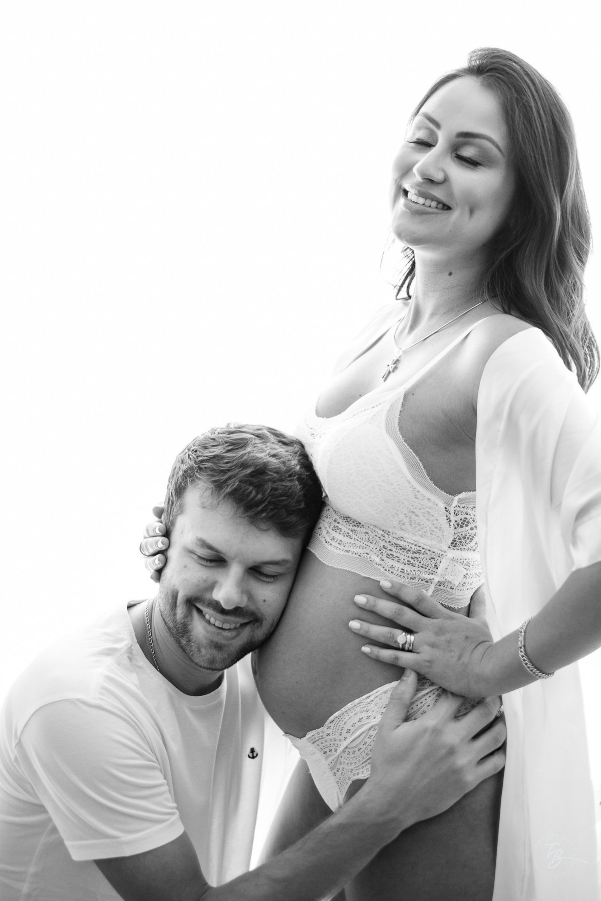 Fotos de gestante em casa e na praia dos ingleses em Florianópolis