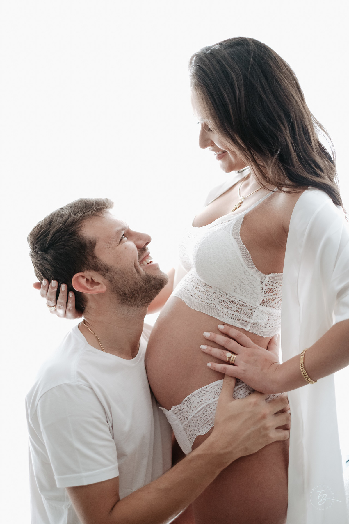 Fotos de gestante em casa e na praia dos ingleses em Florianópolis