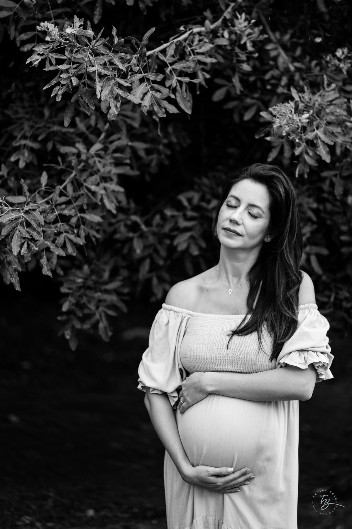 ensaio gestante no fim de tarde na praia do bom abrigo em Florianópolis, por Thiago Braga fotografia
