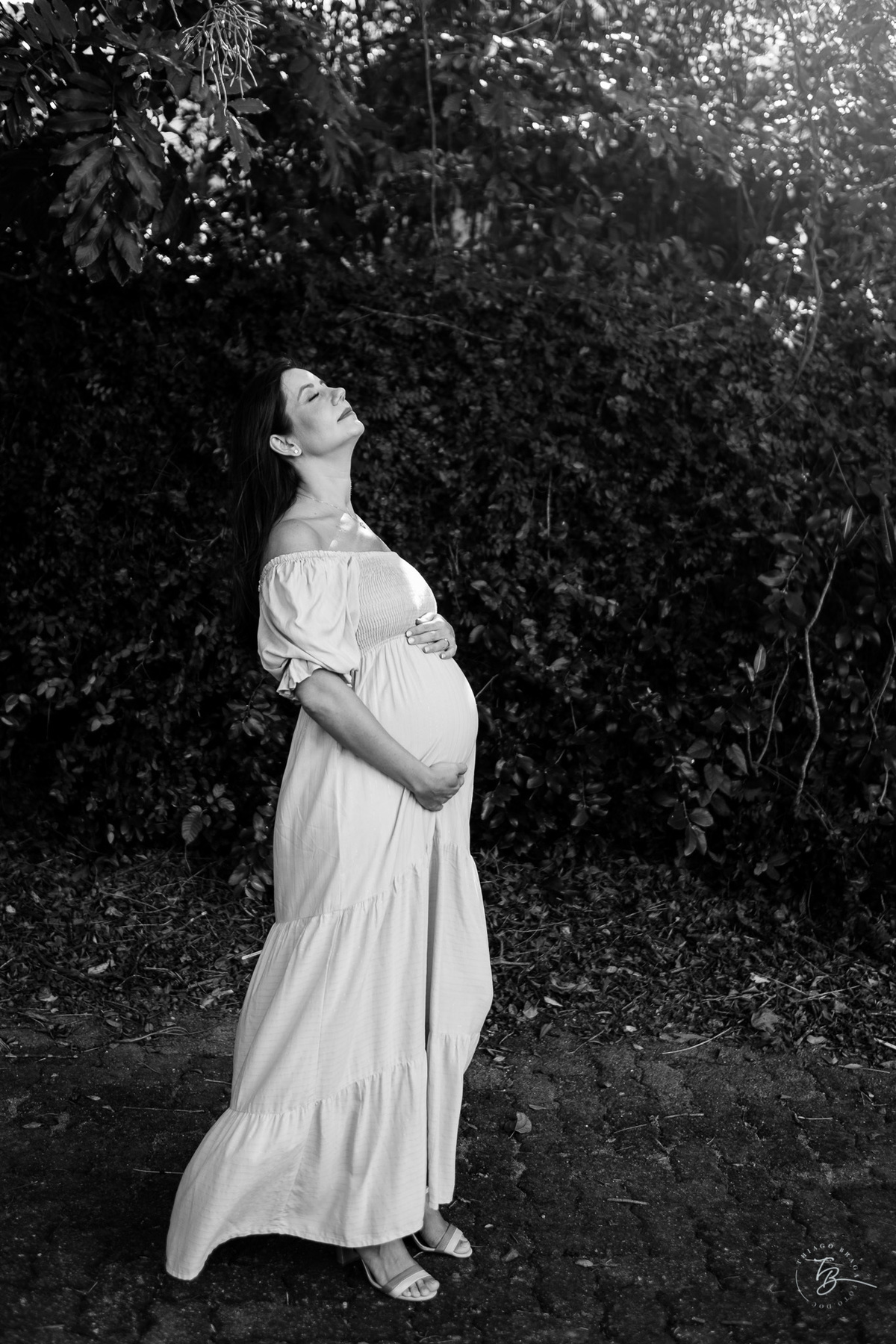ensaio gestante no fim de tarde na praia do bom abrigo em Florianópolis, por Thiago Braga fotografia