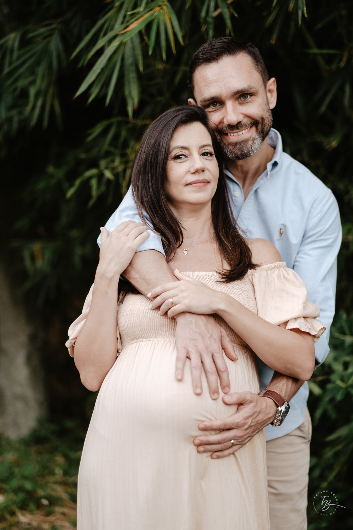 ensaio gestante no fim de tarde na praia do bom abrigo em Florianópolis, por Thiago Braga fotografia