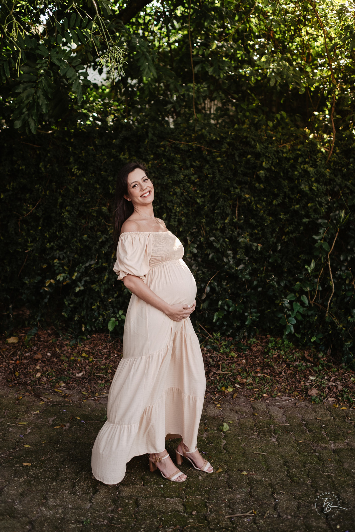 ensaio gestante no fim de tarde na praia do bom abrigo em Florianópolis, por Thiago Braga fotografia