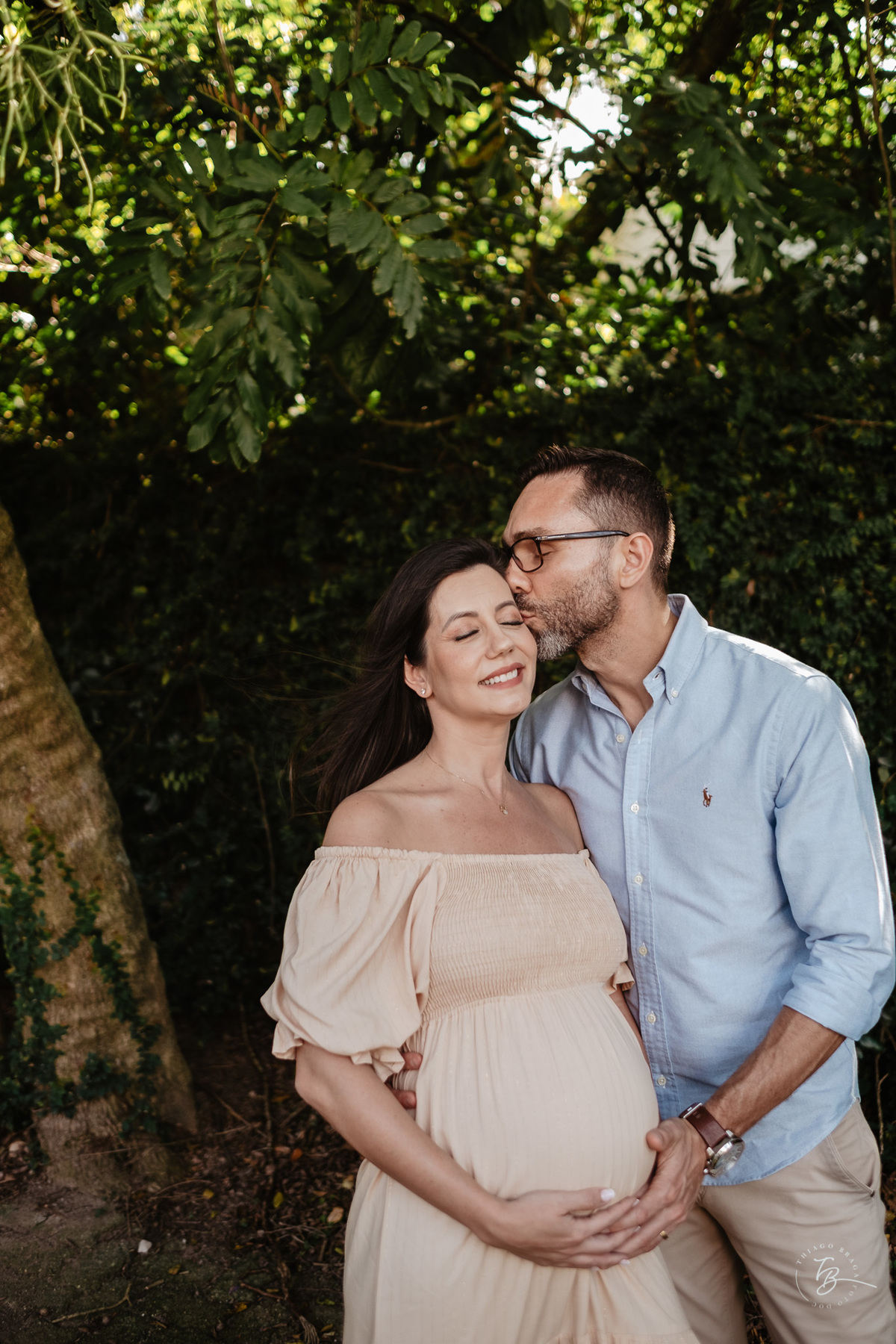 ensaio gestante no fim de tarde na praia do bom abrigo em Florianópolis, por Thiago Braga fotografia