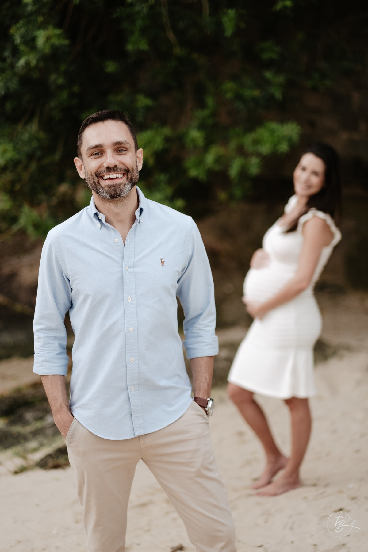 ensaio gestante no fim de tarde na praia do bom abrigo em Florianópolis, por Thiago Braga fotografia