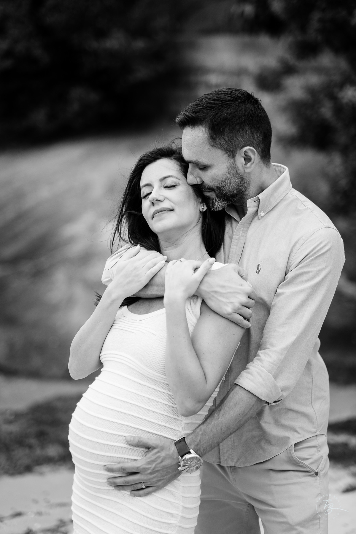 ensaio gestante no fim de tarde na praia do bom abrigo em Florianópolis, por Thiago Braga fotografia