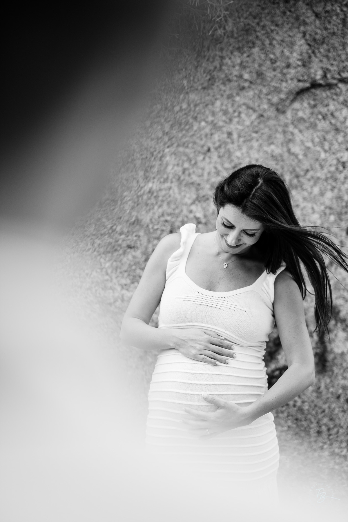 ensaio gestante no fim de tarde na praia do bom abrigo em Florianópolis, por Thiago Braga fotografia