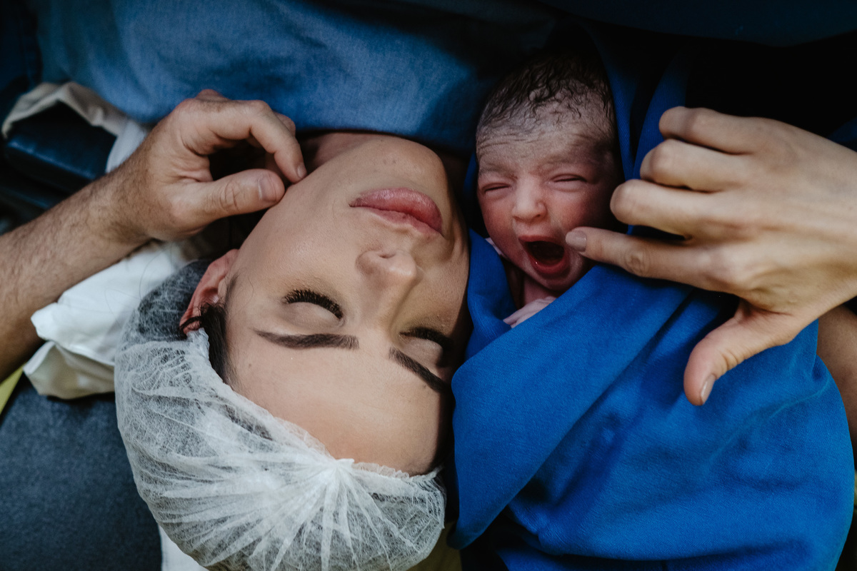 Fotografo de parto, registros de nascimento na maternidade Santa Helena em Florianópolis por Thiago Braga