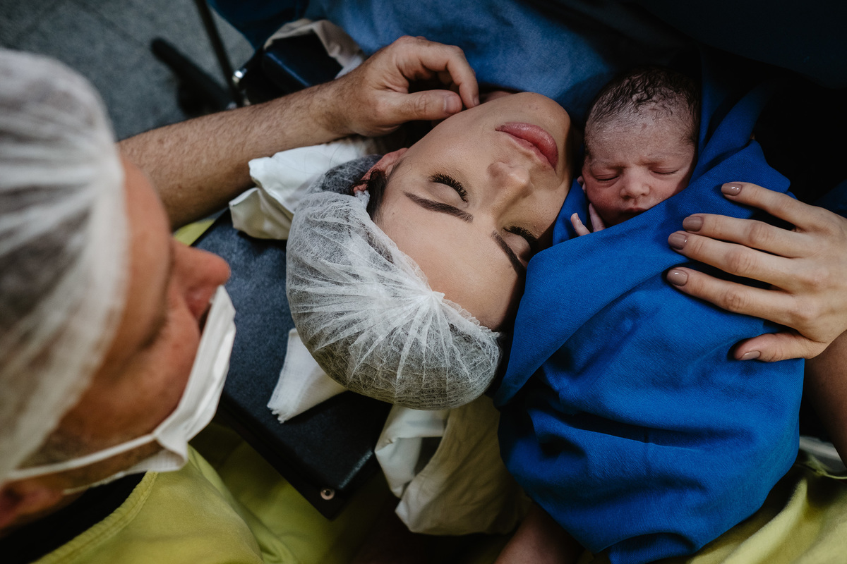 Fotografo de parto, registros de nascimento na maternidade Santa Helena em Florianópolis por Thiago Braga