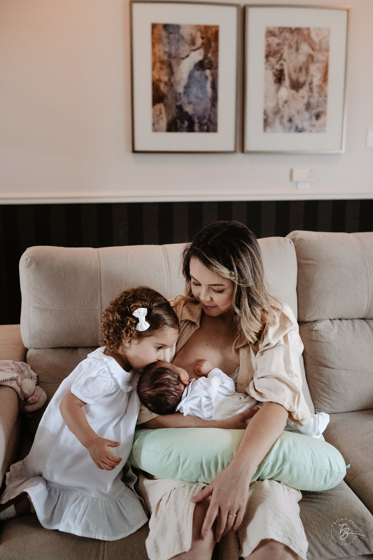 Ensaio de primeiros dias no primeiro mês do Davi, na Pedra Branca, em casa, por Thiago Braga