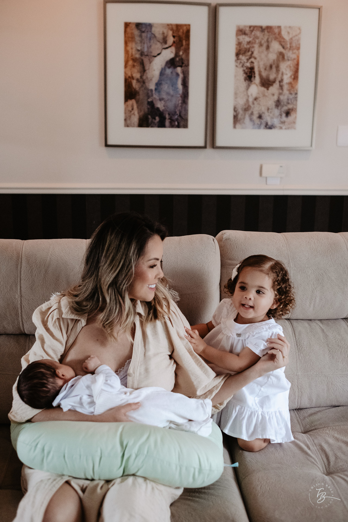 Ensaio de primeiros dias no primeiro mês do Davi, na Pedra Branca, em casa, por Thiago Braga
