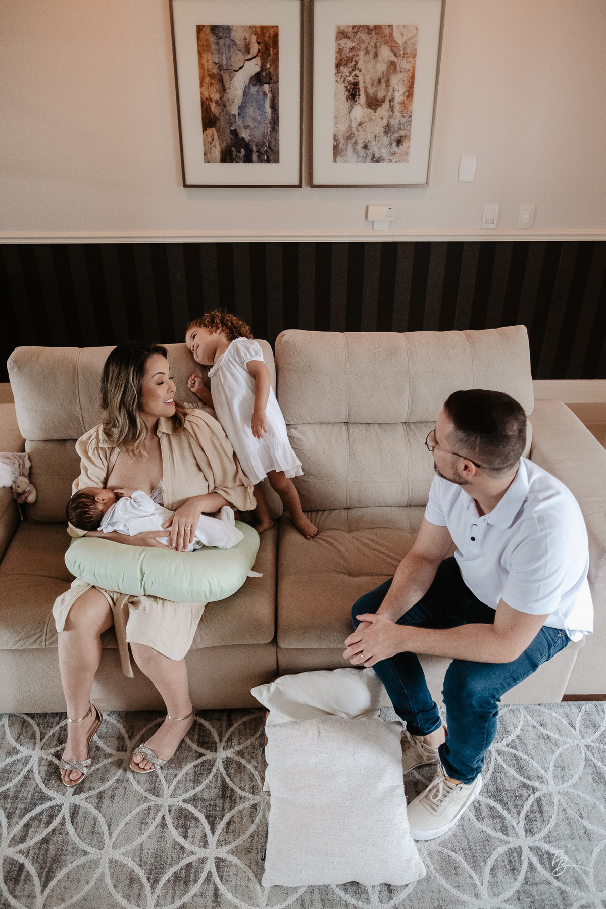 Ensaio de primeiros dias no primeiro mês do Davi, na Pedra Branca, em casa, por Thiago Braga