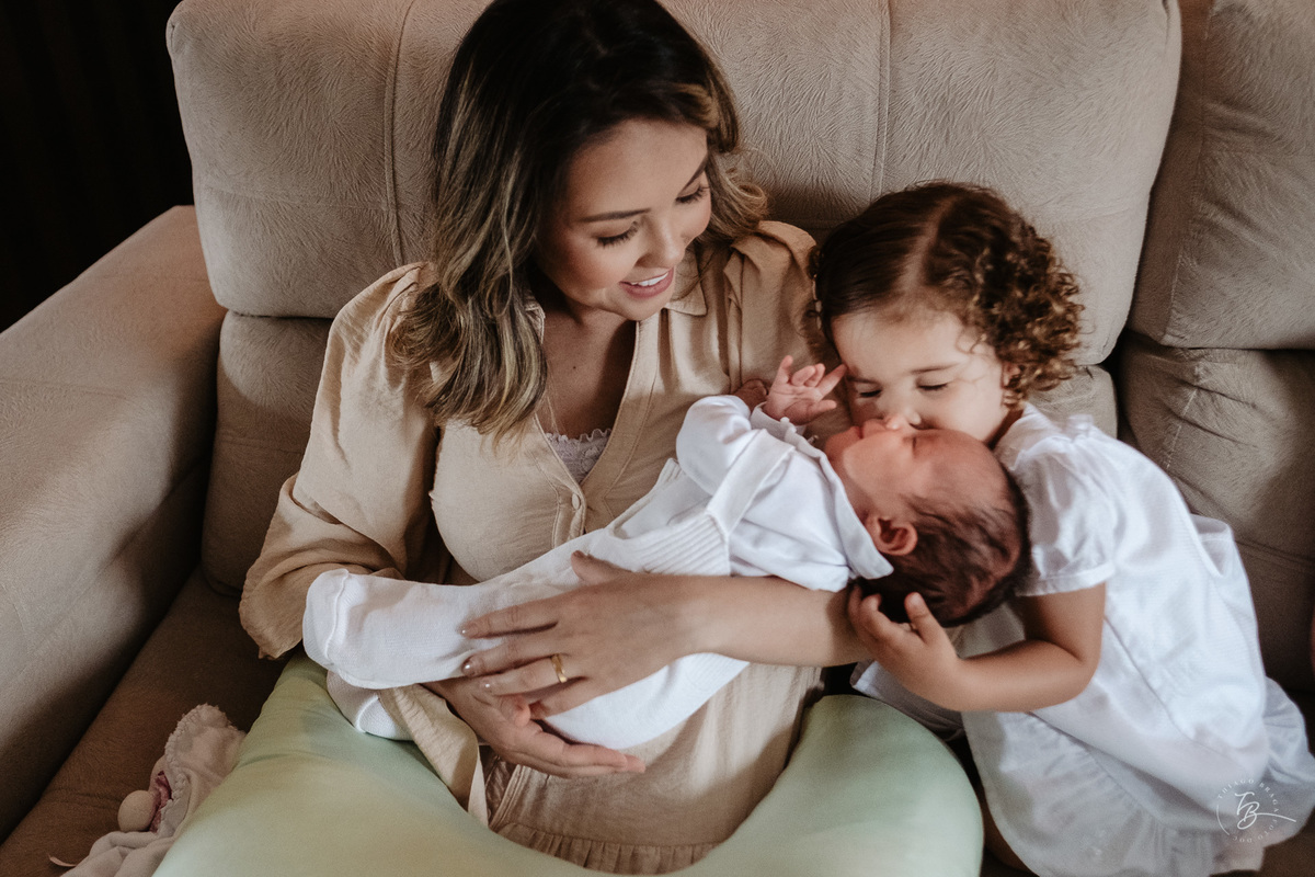Ensaio de primeiros dias no primeiro mês do Davi, na Pedra Branca, em casa, por Thiago Braga