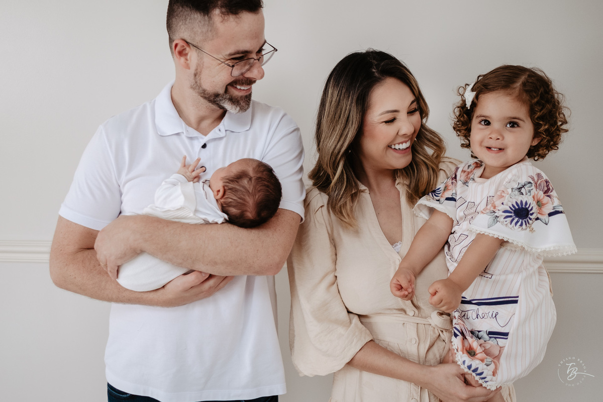 Ensaio de primeiros dias no primeiro mês do Davi, na Pedra Branca, em casa, por Thiago Braga