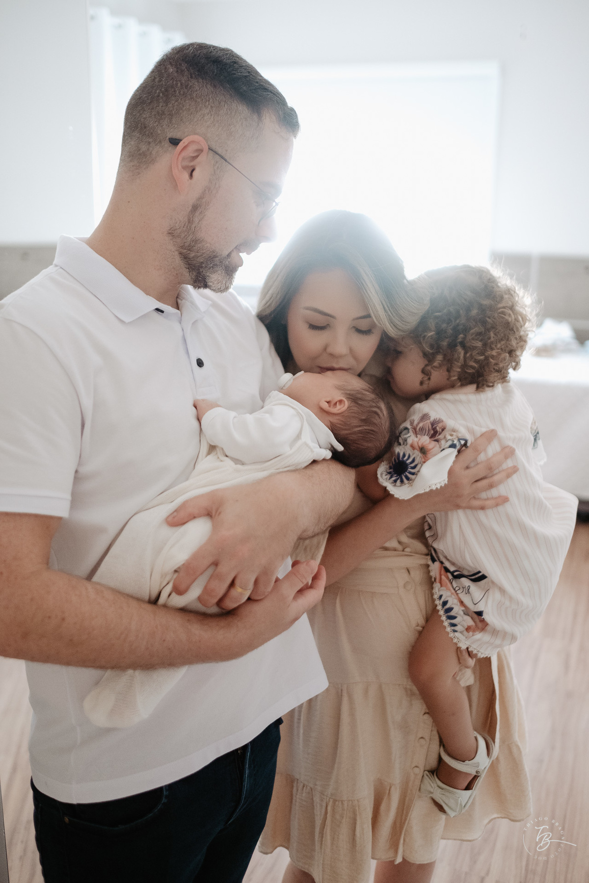 Ensaio de primeiros dias no primeiro mês do Davi, na Pedra Branca, em casa, por Thiago Braga