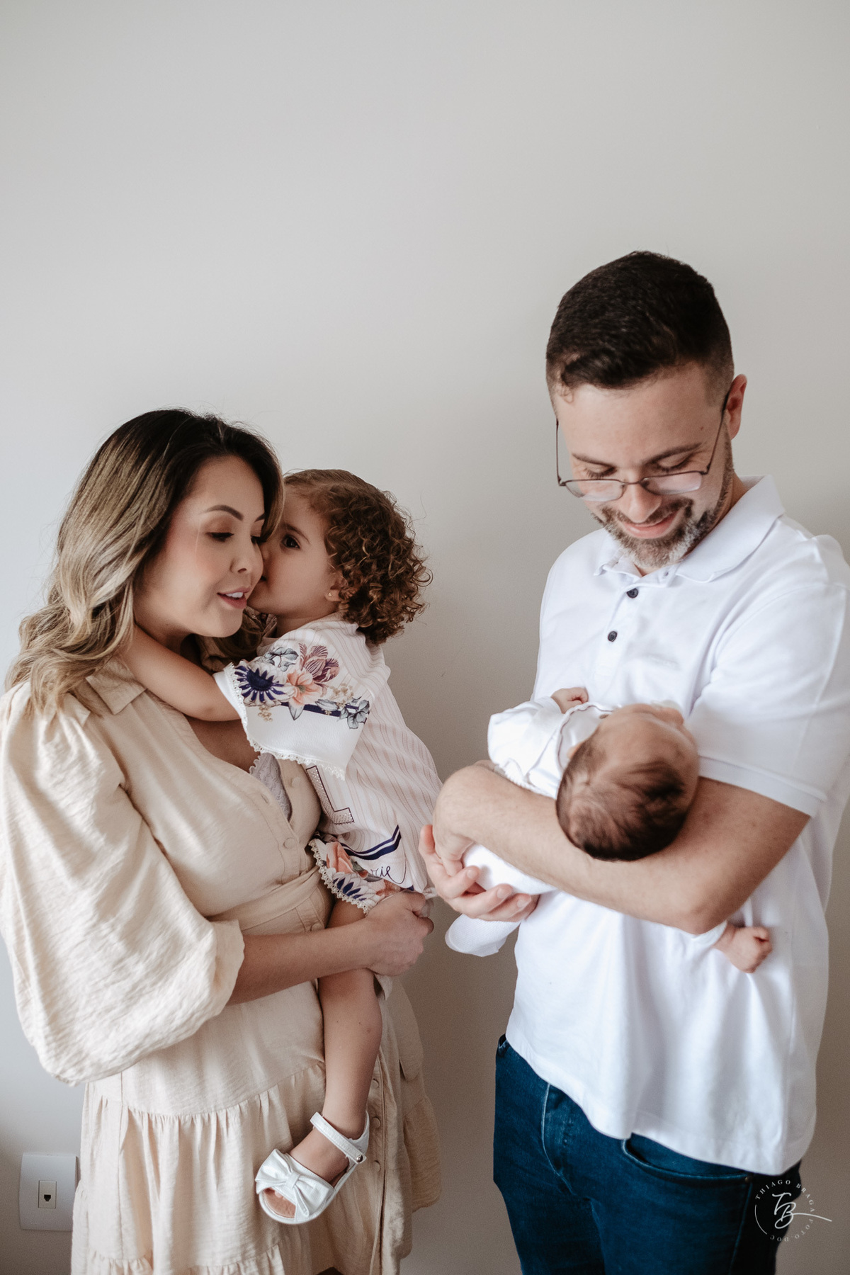 Ensaio de primeiros dias no primeiro mês do Davi, na Pedra Branca, em casa, por Thiago Braga