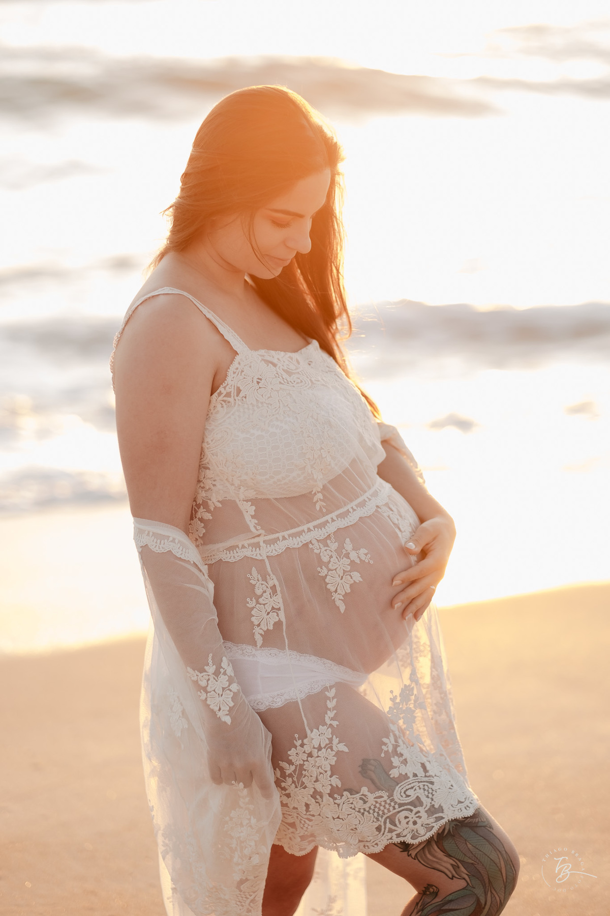 ensaio gestante no amanhecer na praia do campeche em Florianópolis, por Thiago Braga Fotografia