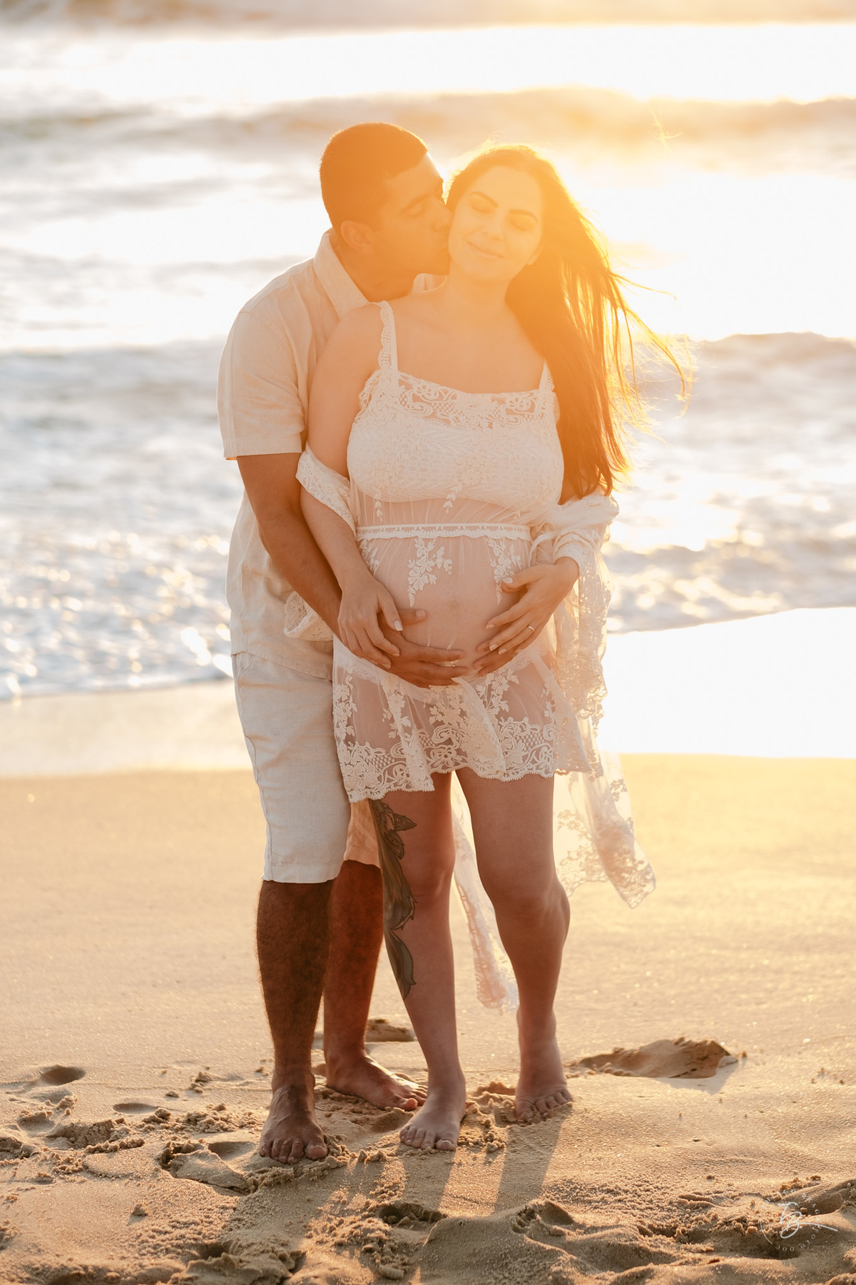 ensaio gestante no amanhecer na praia do campeche em Florianópolis, por Thiago Braga Fotografia