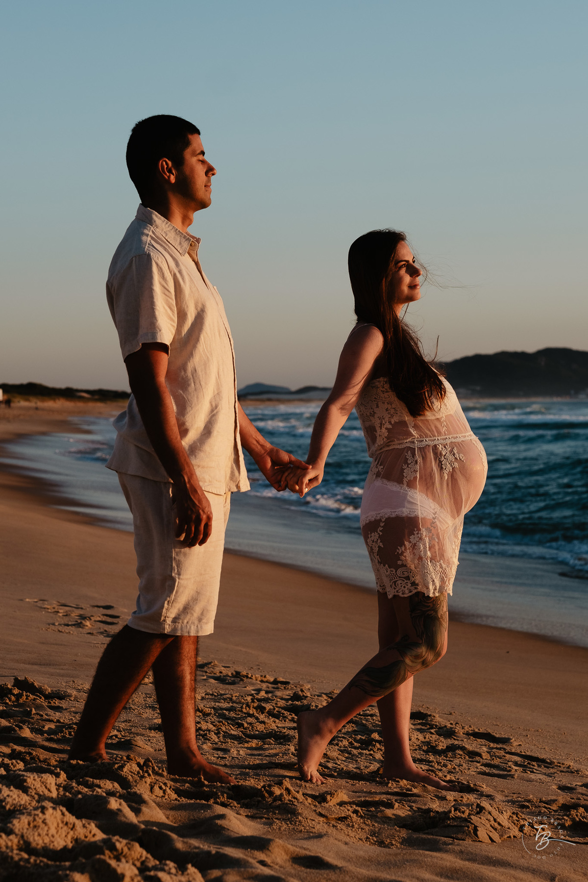 ensaio gestante no amanhecer na praia do campeche em Florianópolis, por Thiago Braga Fotografia