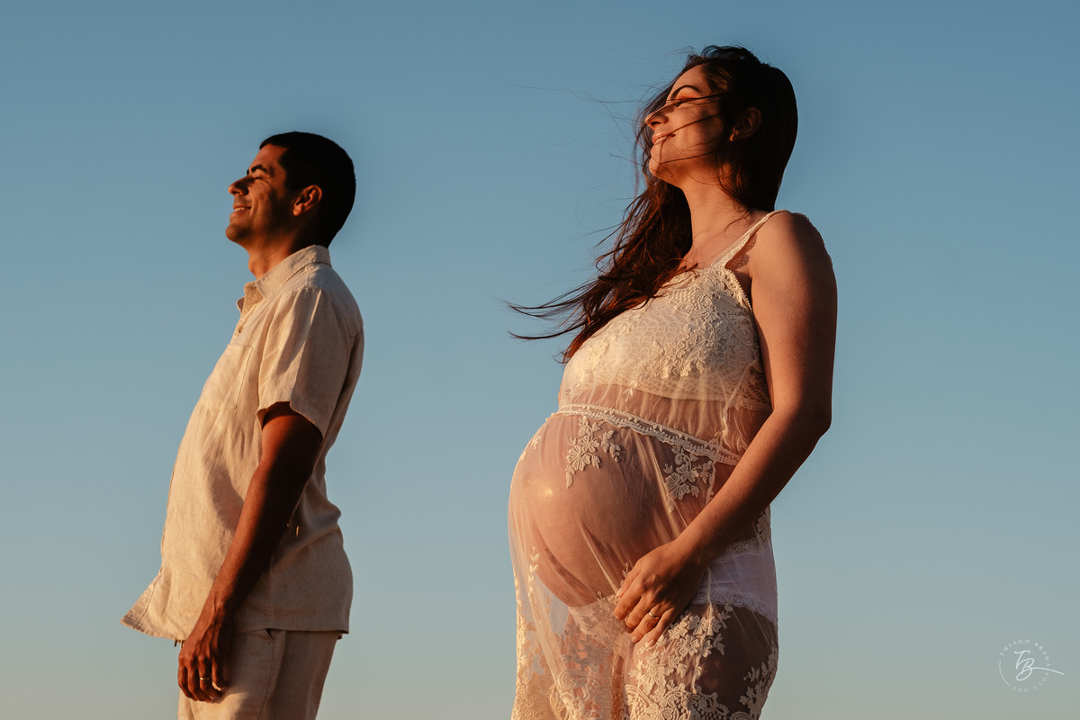 ensaio gestante no amanhecer na praia do campeche em Florianópolis, por Thiago Braga Fotografia