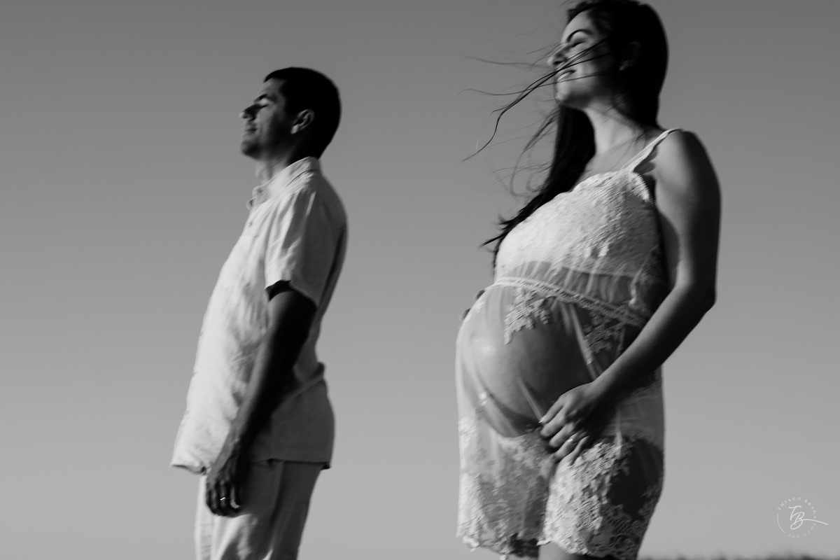 ensaio gestante no amanhecer na praia do campeche em Florianópolis, por Thiago Braga Fotografia