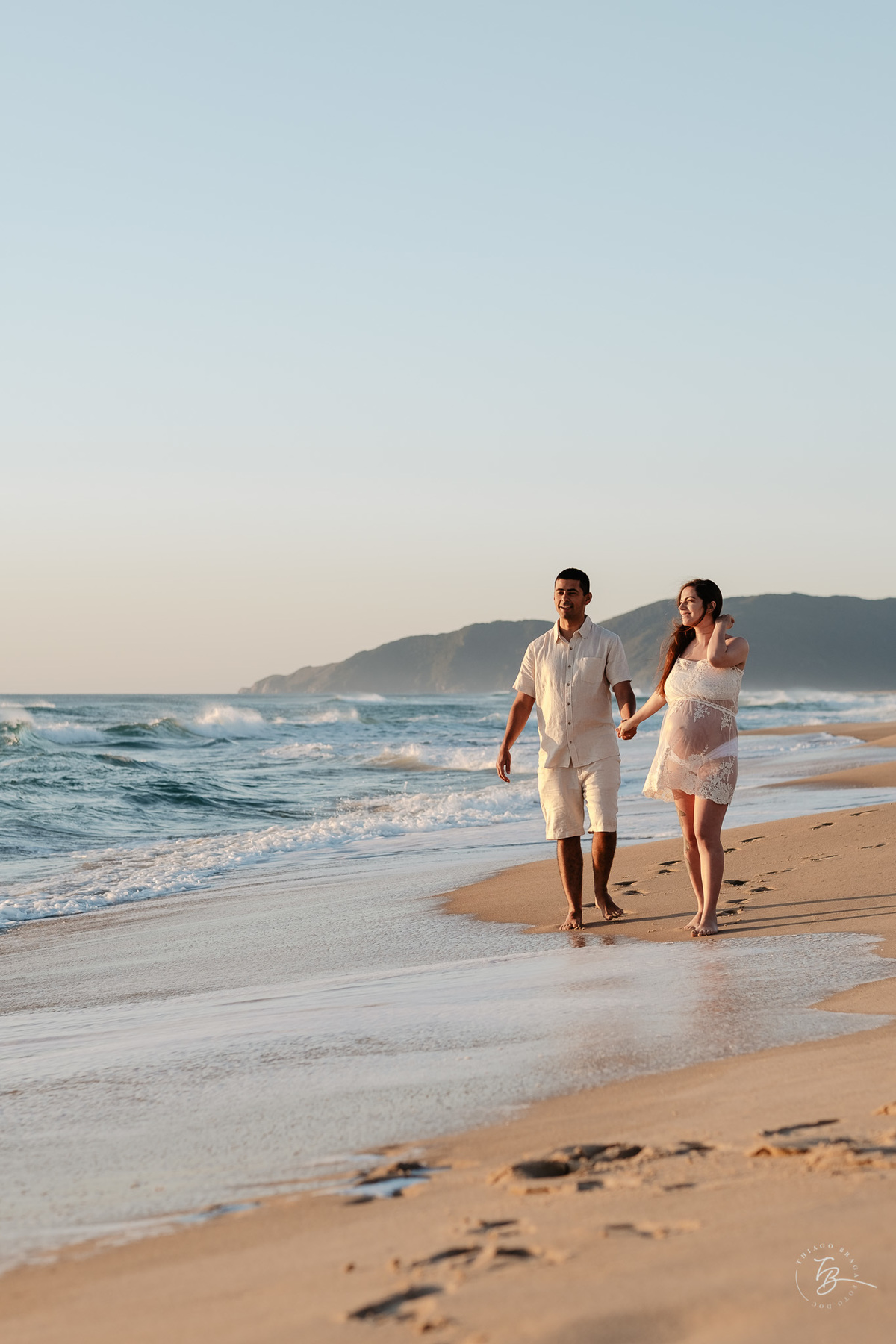 ensaio gestante no amanhecer na praia do campeche em Florianópolis, por Thiago Braga Fotografia