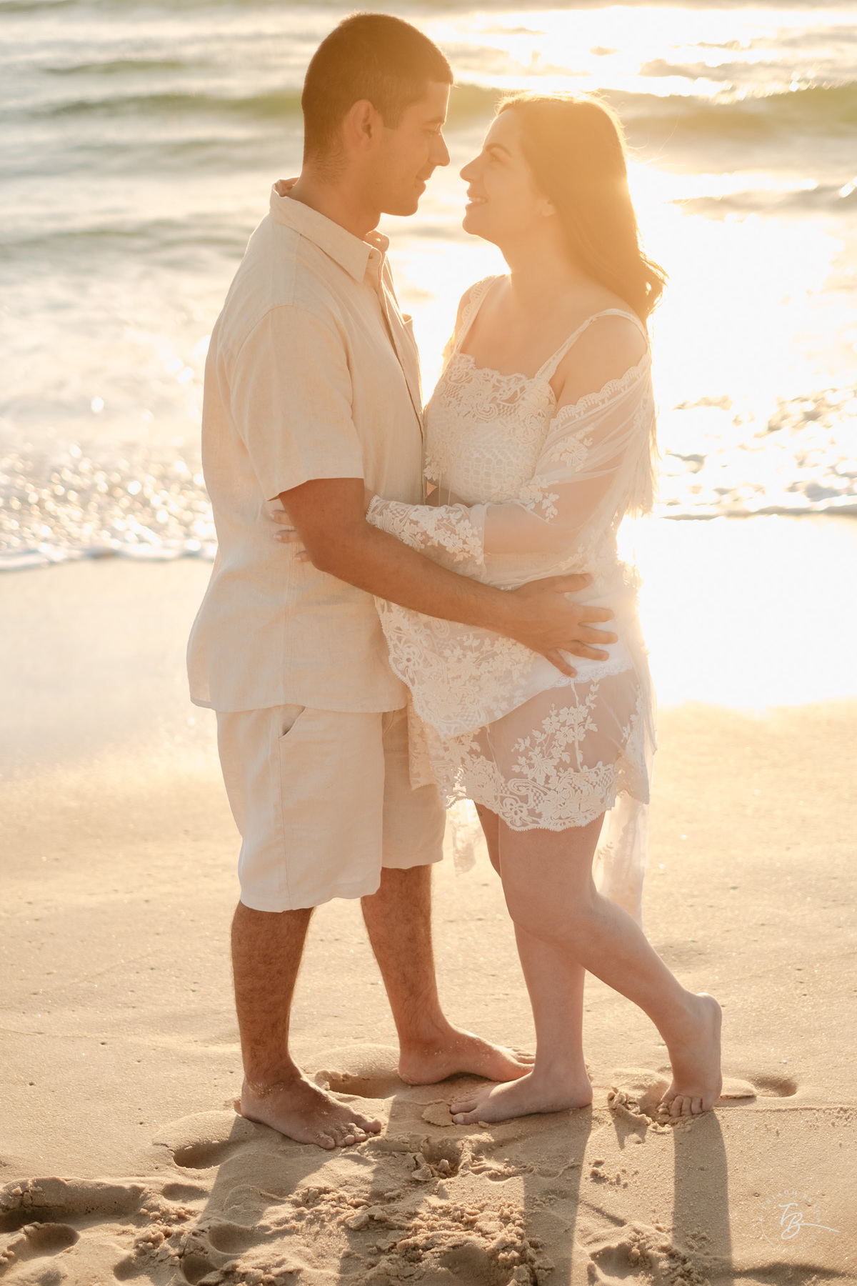 ensaio gestante no amanhecer na praia do campeche em Florianópolis, por Thiago Braga Fotografia