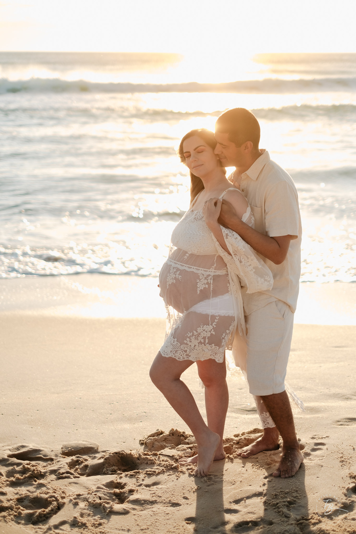 ensaio gestante no amanhecer na praia do campeche em Florianópolis, por Thiago Braga Fotografia