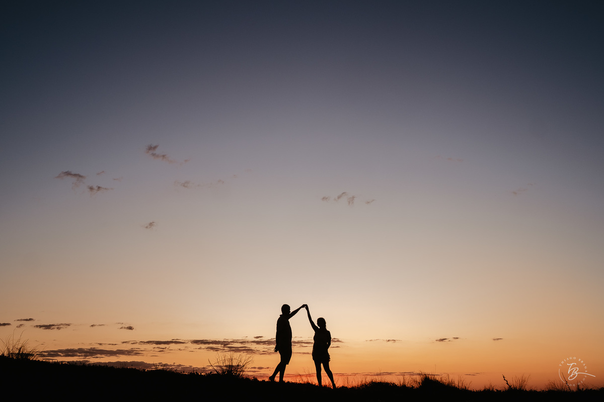 ensaio gestante no amanhecer na praia do campeche em Florianópolis, por Thiago Braga Fotografia