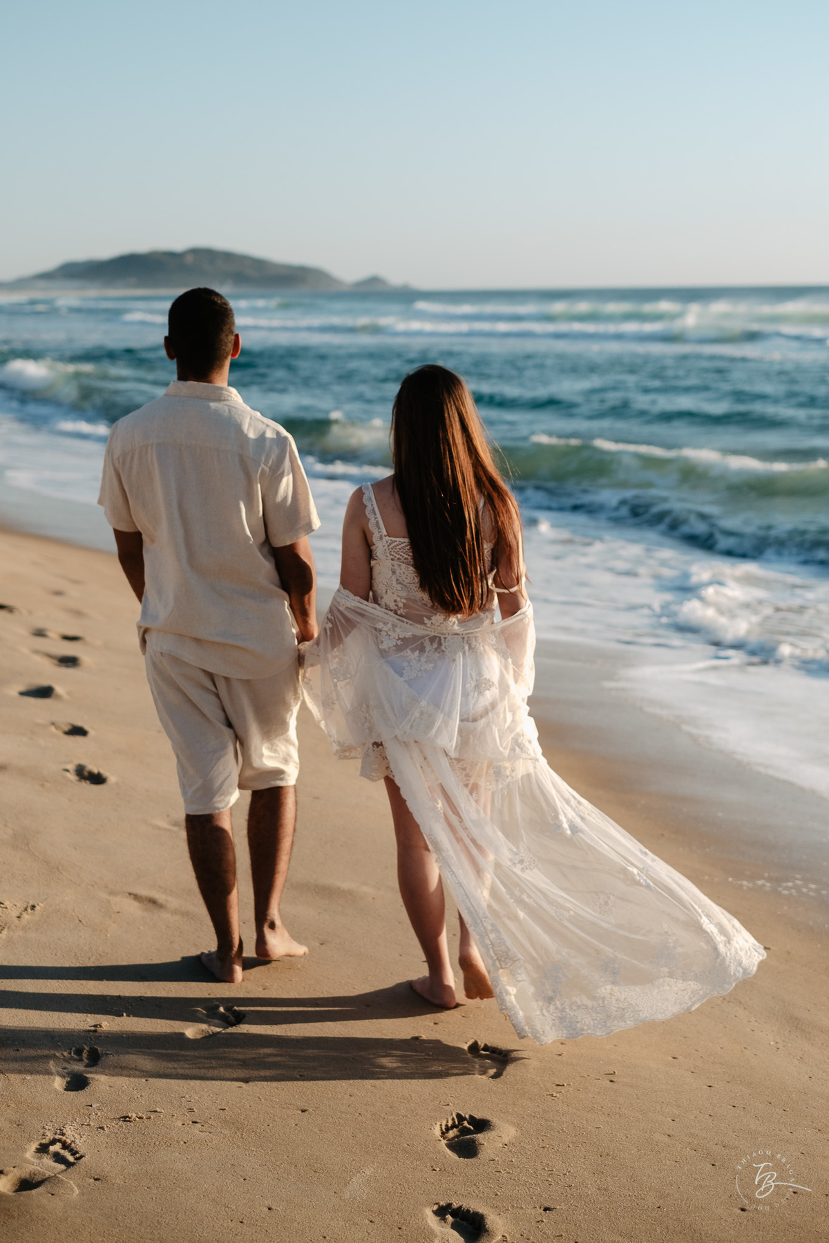 ensaio gestante no amanhecer na praia do campeche em Florianópolis, por Thiago Braga Fotografia