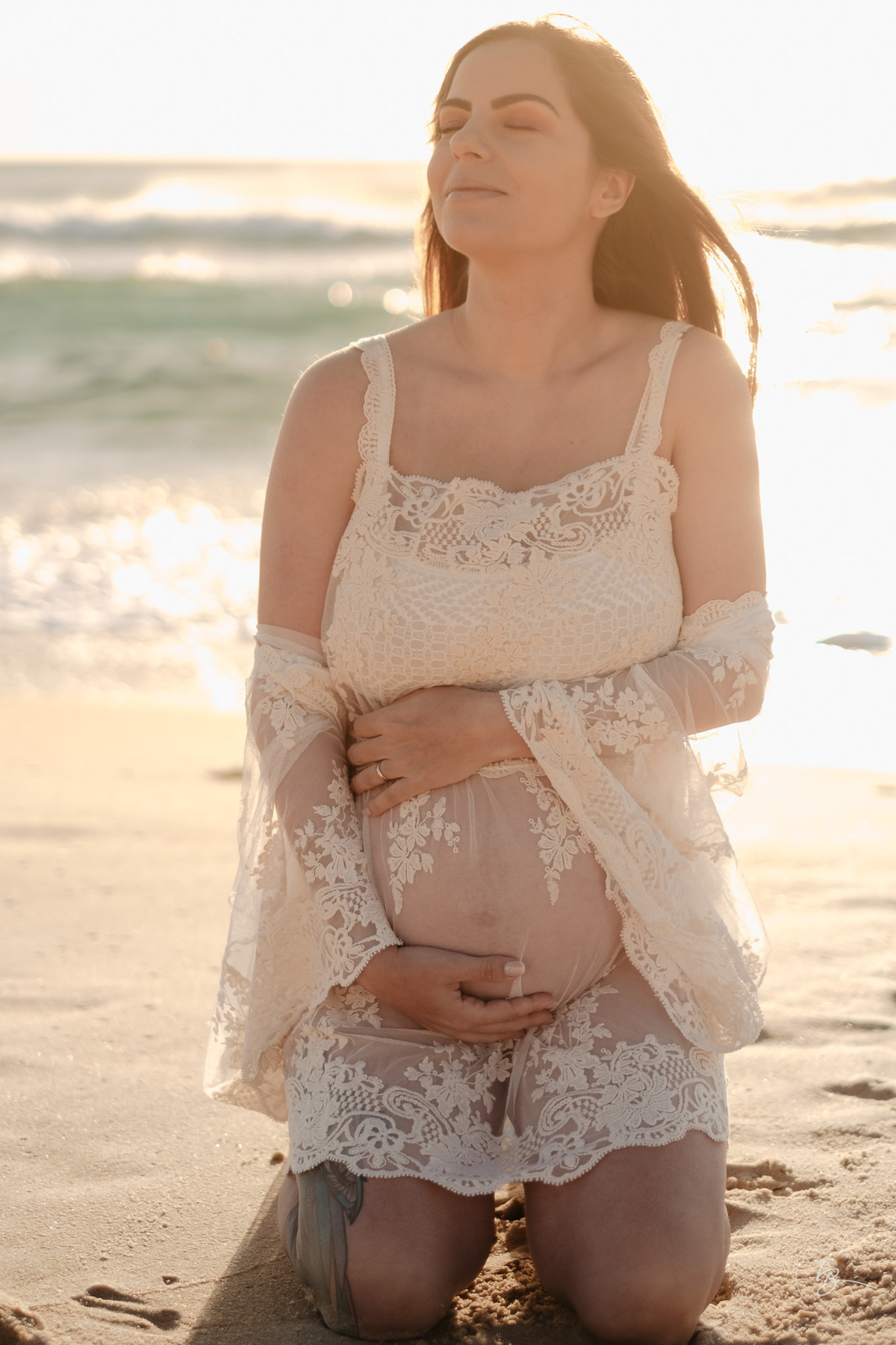 ensaio gestante no amanhecer na praia do campeche em Florianópolis, por Thiago Braga Fotografia