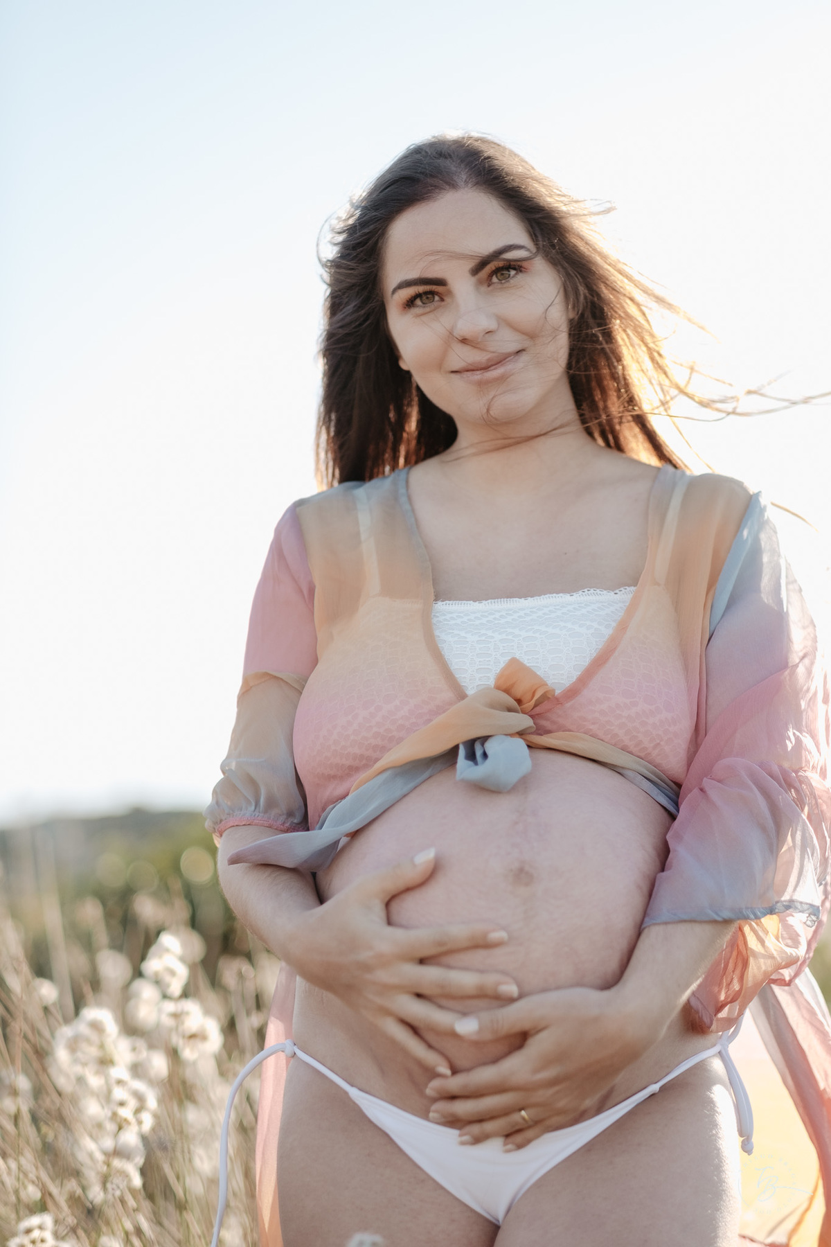 ensaio gestante no amanhecer na praia do campeche em Florianópolis, por Thiago Braga Fotografia