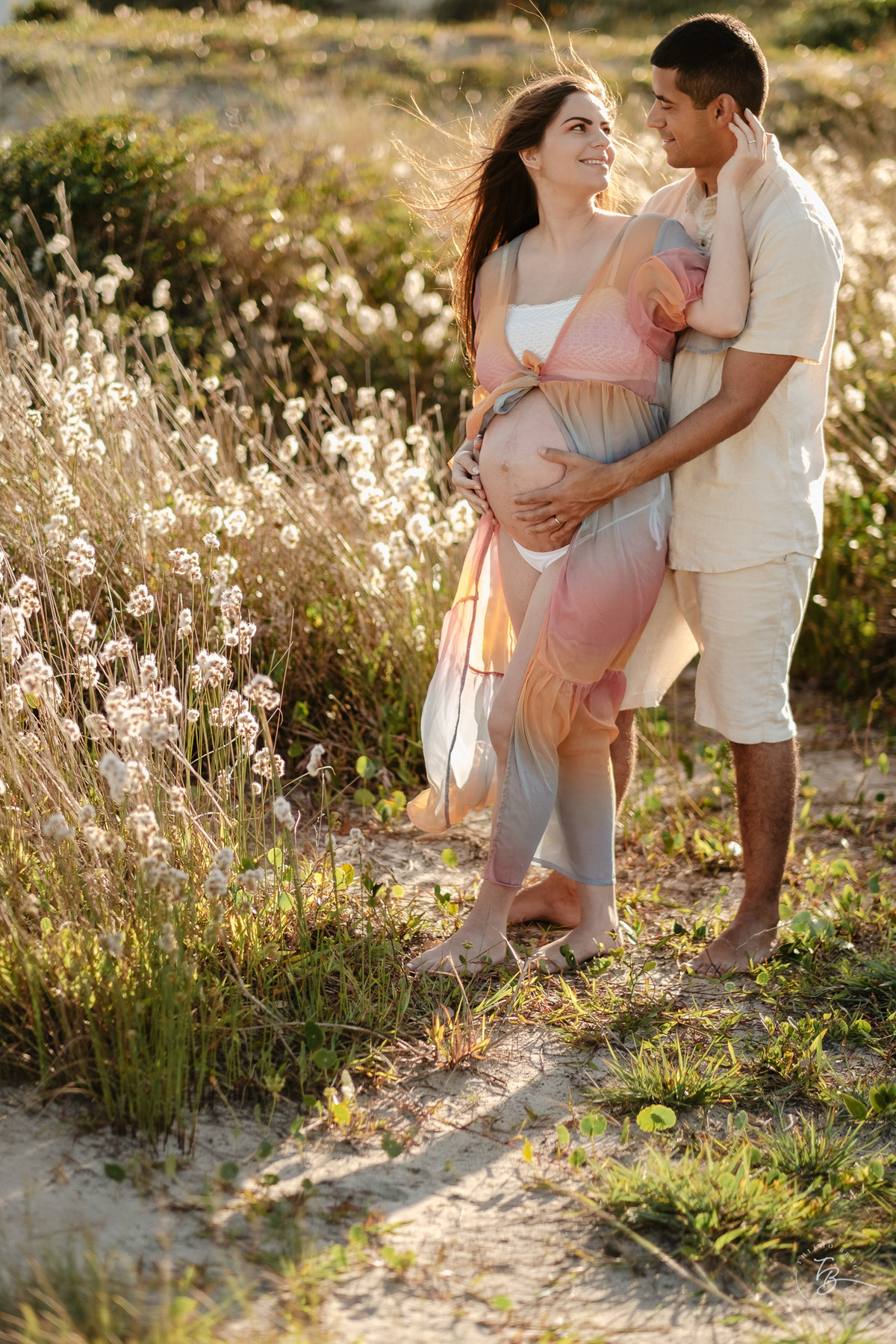 ensaio gestante no amanhecer na praia do campeche em Florianópolis, por Thiago Braga Fotografia