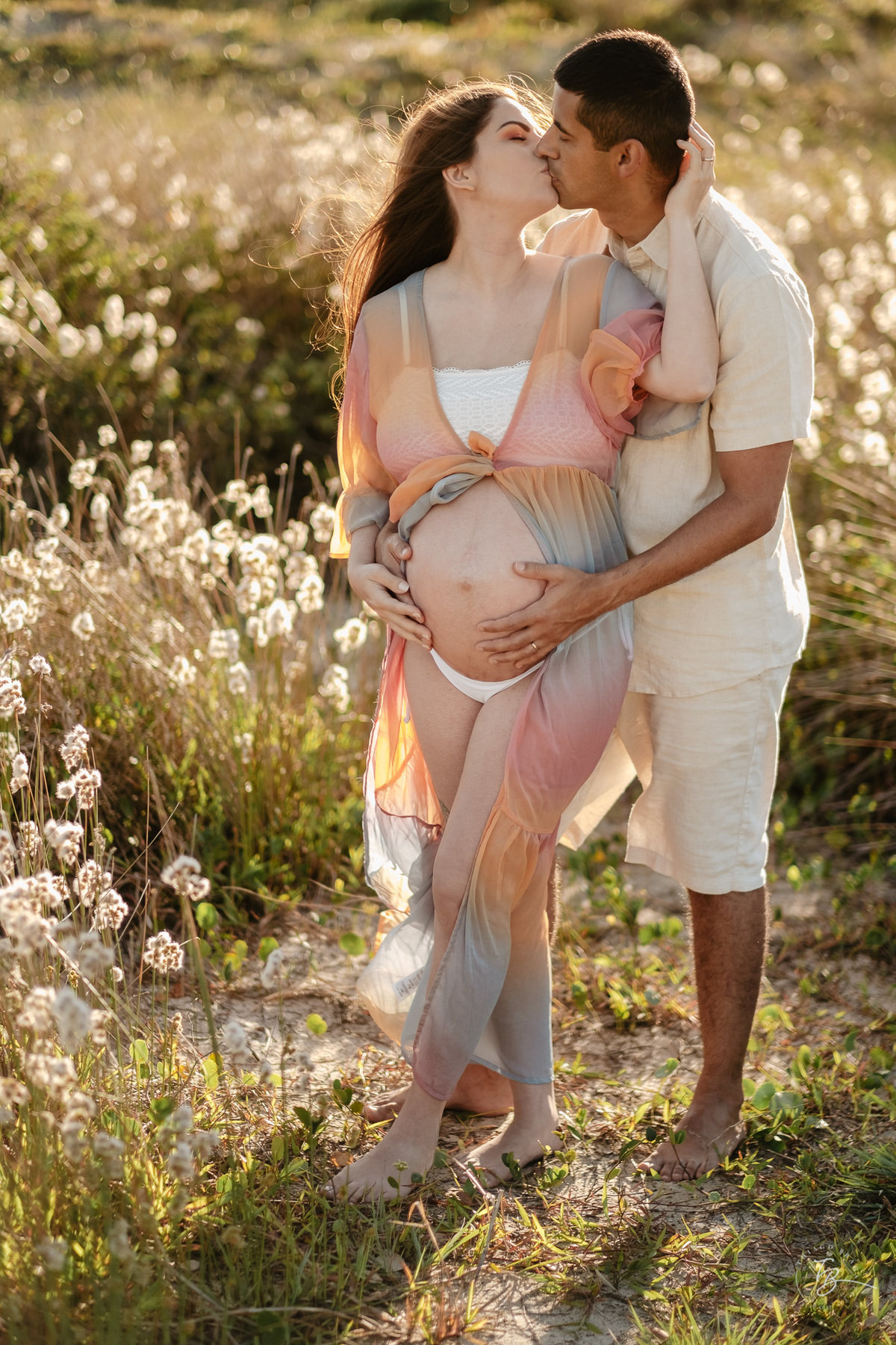 ensaio gestante no amanhecer na praia do campeche em Florianópolis, por Thiago Braga Fotografia