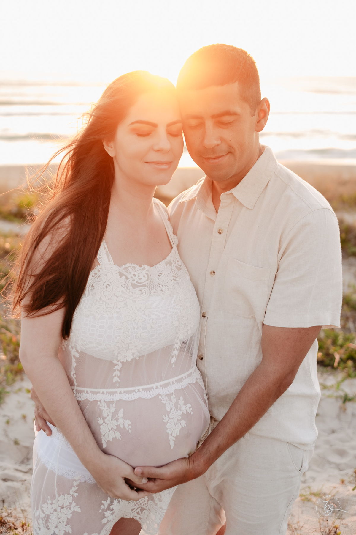 ensaio gestante no amanhecer na praia do campeche em Florianópolis, por Thiago Braga Fotografia
